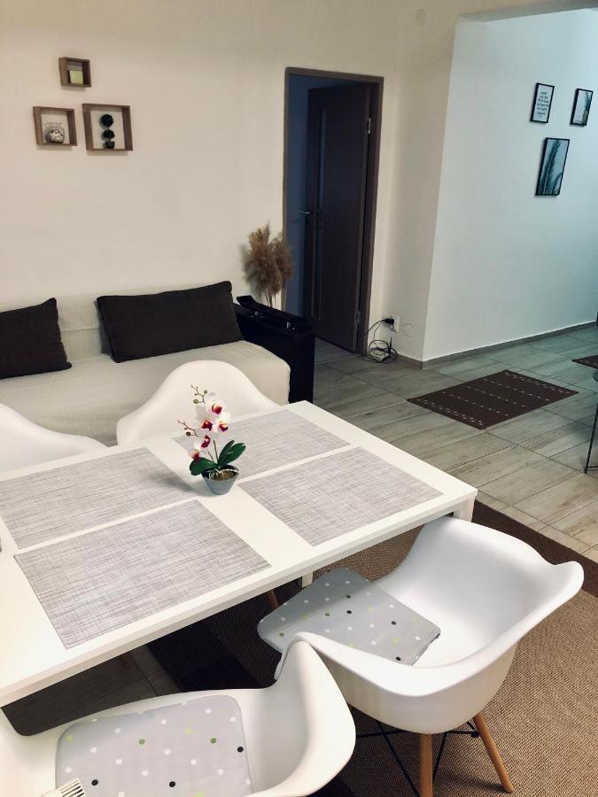 City Break Maya Apartment Oradea Exteriör bild